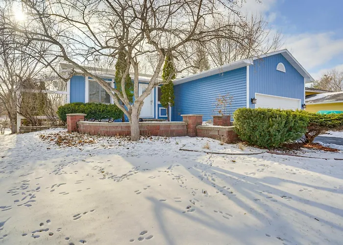 Charming Savage Home W/ Yard: 18 Mi To Minneapolis
