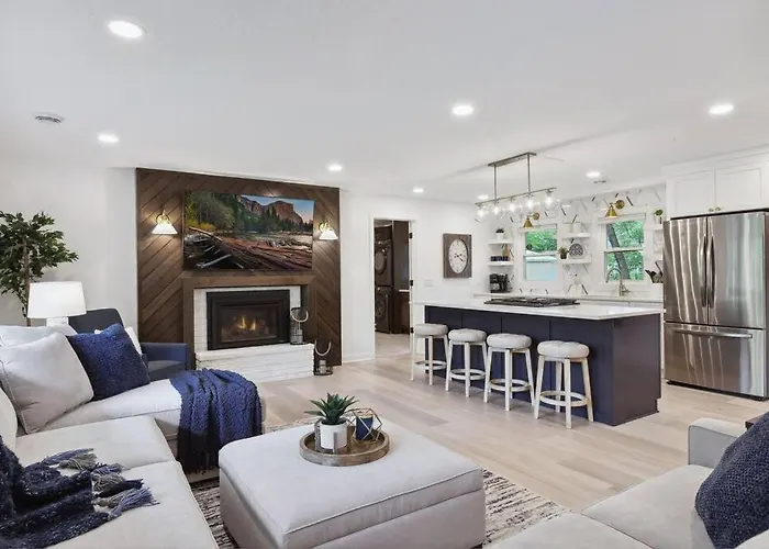 Luxury 1800Sq.Ft Home - Sleeps 8