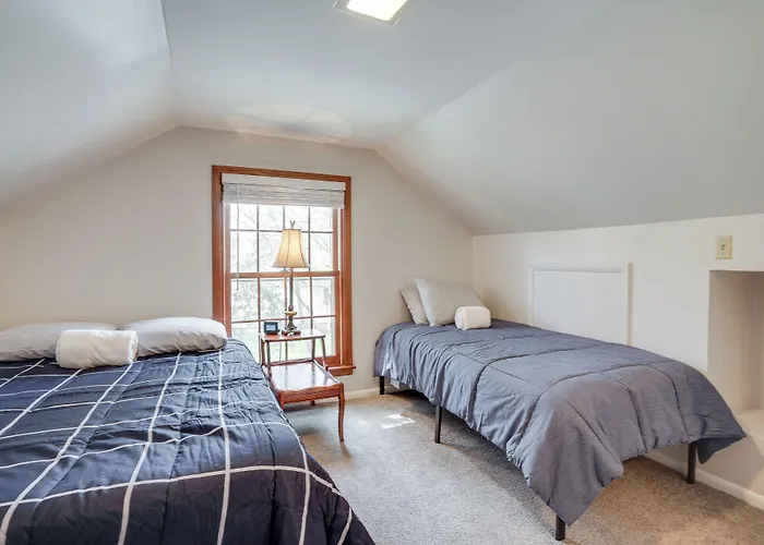 Spacious Minneapolis Home Rental: 8 Mi To Downtown